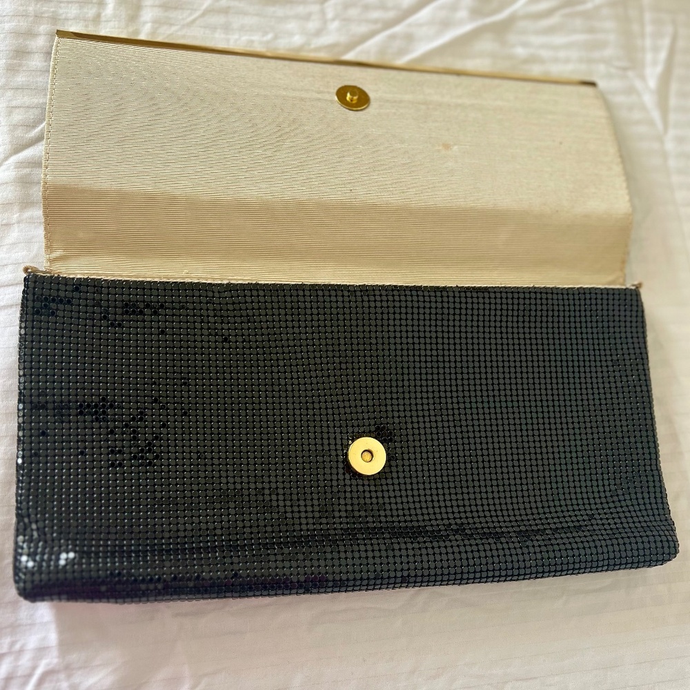 🔴BCBG Metallic Black, Silver, Gold Sequins Clutch/Purse - Picture 3 of 7